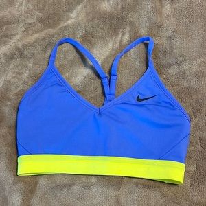 Bundle 2 Nike sport bras sz Small (F)